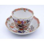 Mokka Tasse mit U.T.  Meissen, Tischchenmuster,Schwertermarke, 1.Wahl,Goldbemalung, H. 6,0cm, unbes