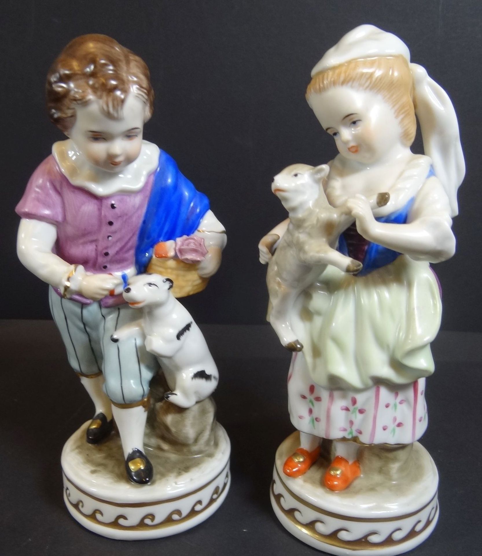 Porzellanfigur "Royal" Kinderpaar mit Tieren, handbemalt, H-16 cm,