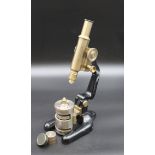 altes Mikroskop, ungemarkt, ca. H-32,5cm.