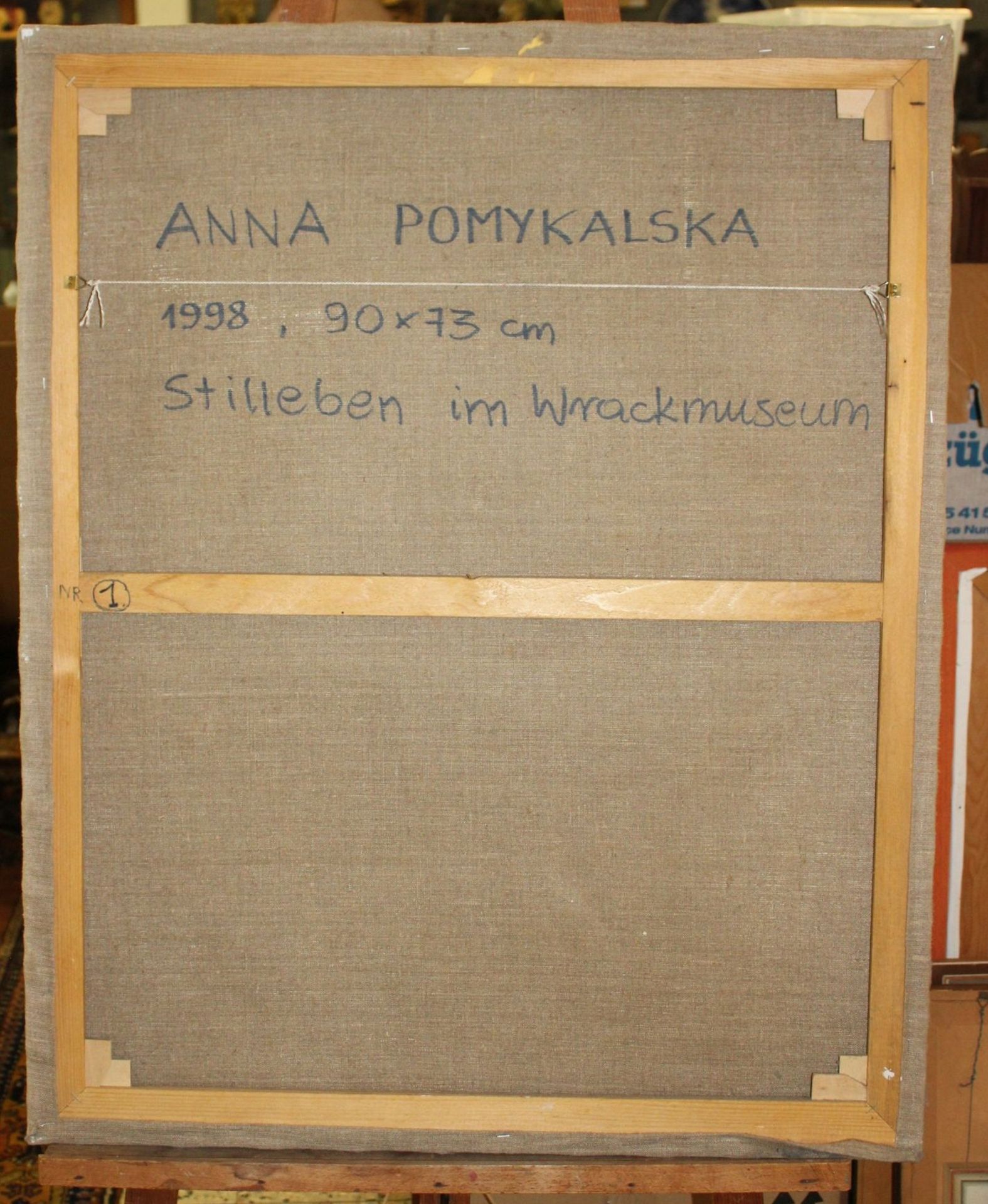 Anna POMYKALSKA (XX-XXI), Stilleben im Wrackmuseum, 1998, verso betitelt, Öl/Leinwand, ungerahmt, 9 - Image 4 of 4