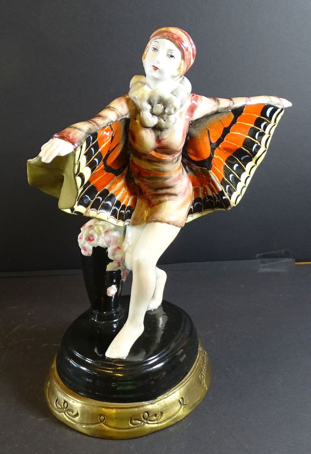 Tänzerin im Art Deco Stil, gemarkt "Goldschneider" ??,Standring aus Bronze,  H-26 cm, B-22 cm - Bild 2 aus 6