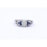 925er Silber Ring mit Opal Cabochon und Saphiren, 1,8g., RG 54,5