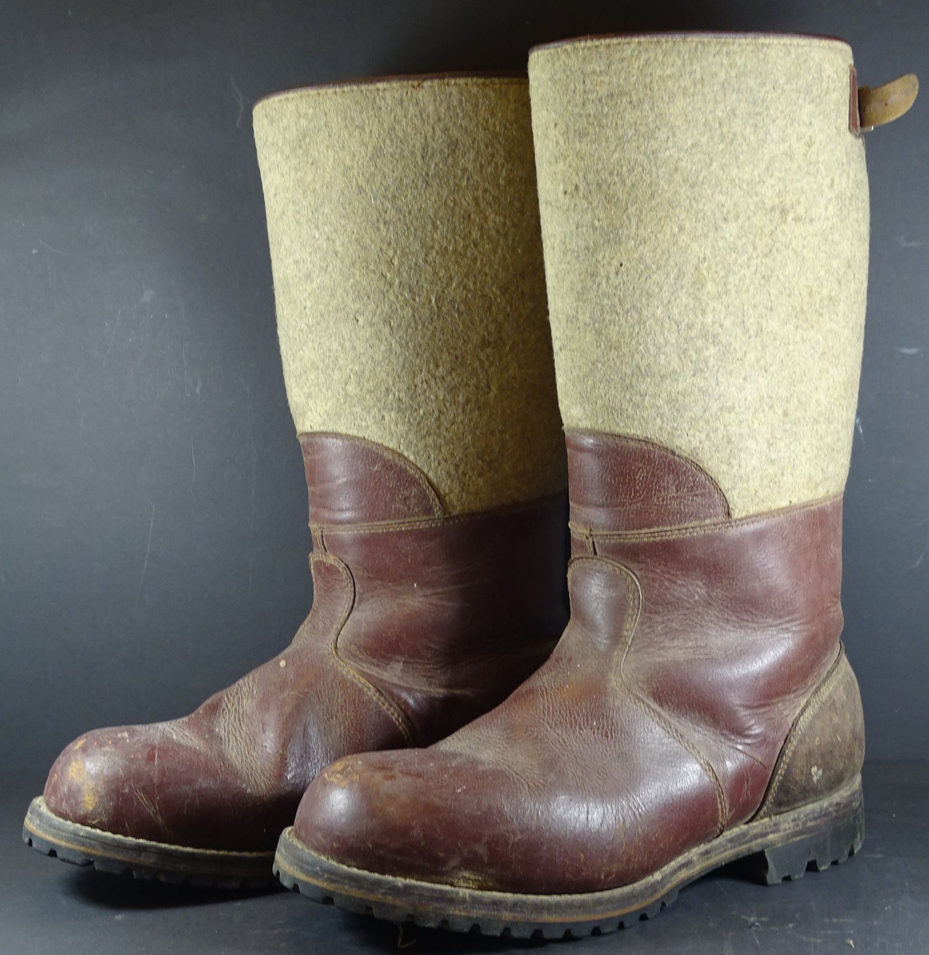 Paar Filzstiefel,braunes Leder, (Wachstiefel) H. 39cm, Alters- und Gebrauchsspuren