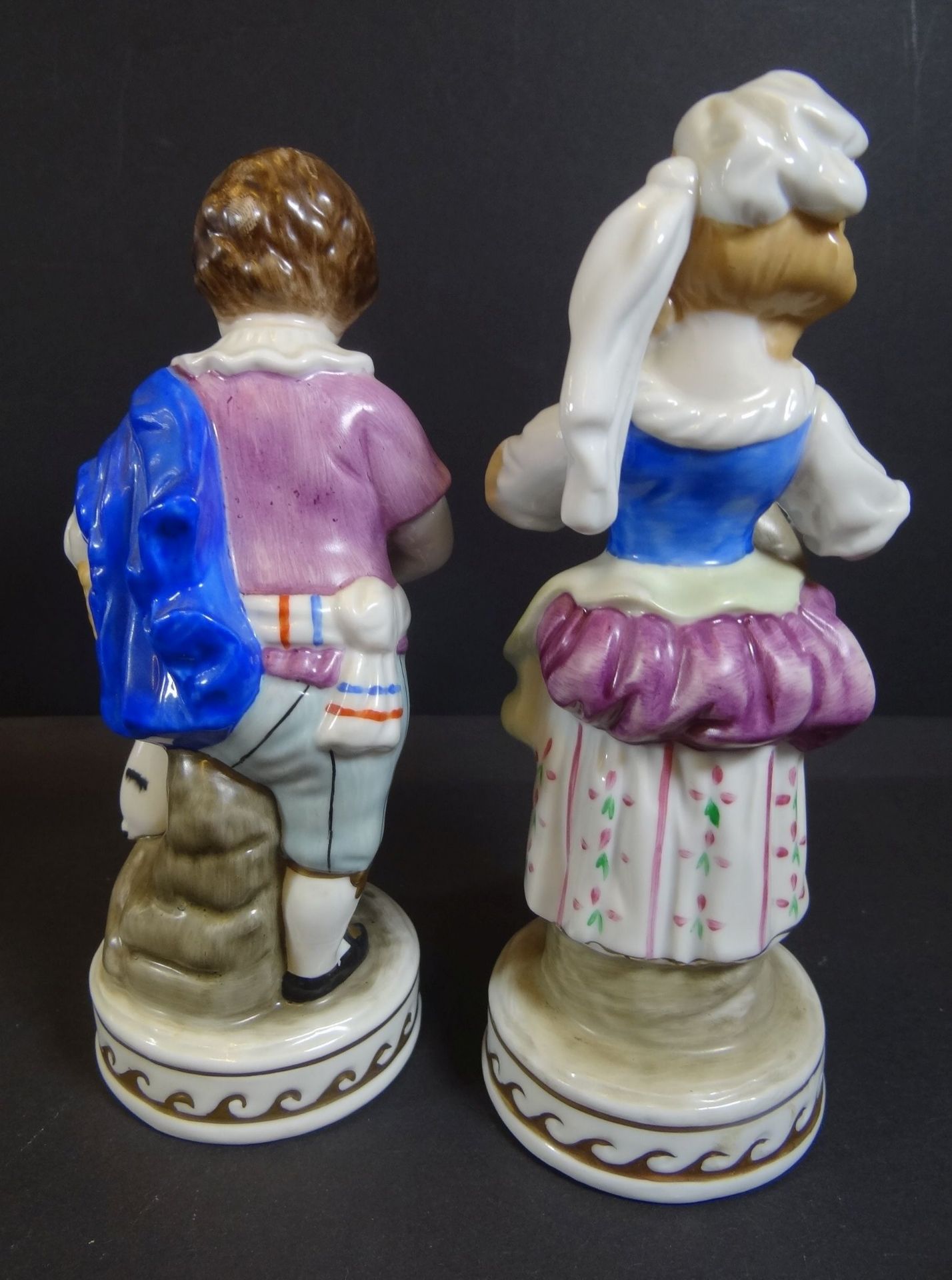 Porzellanfigur "Royal" Kinderpaar mit Tieren, handbemalt, H-16 cm, - Image 4 of 5