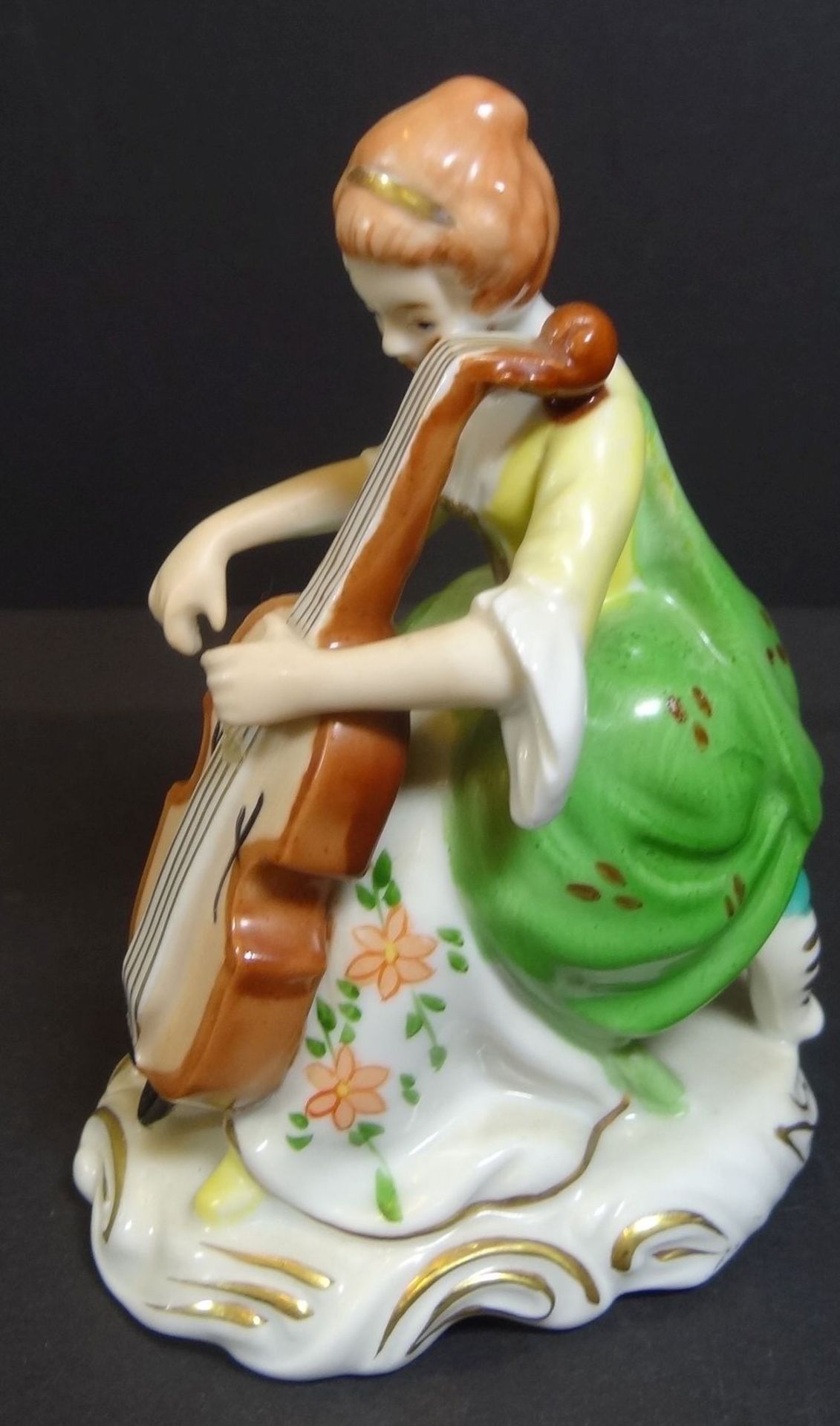 Porzellanfigur "Royal" Cellospielerin, handbemalt, H-10 cm, Bogen fehlt - Bild 2 aus 4