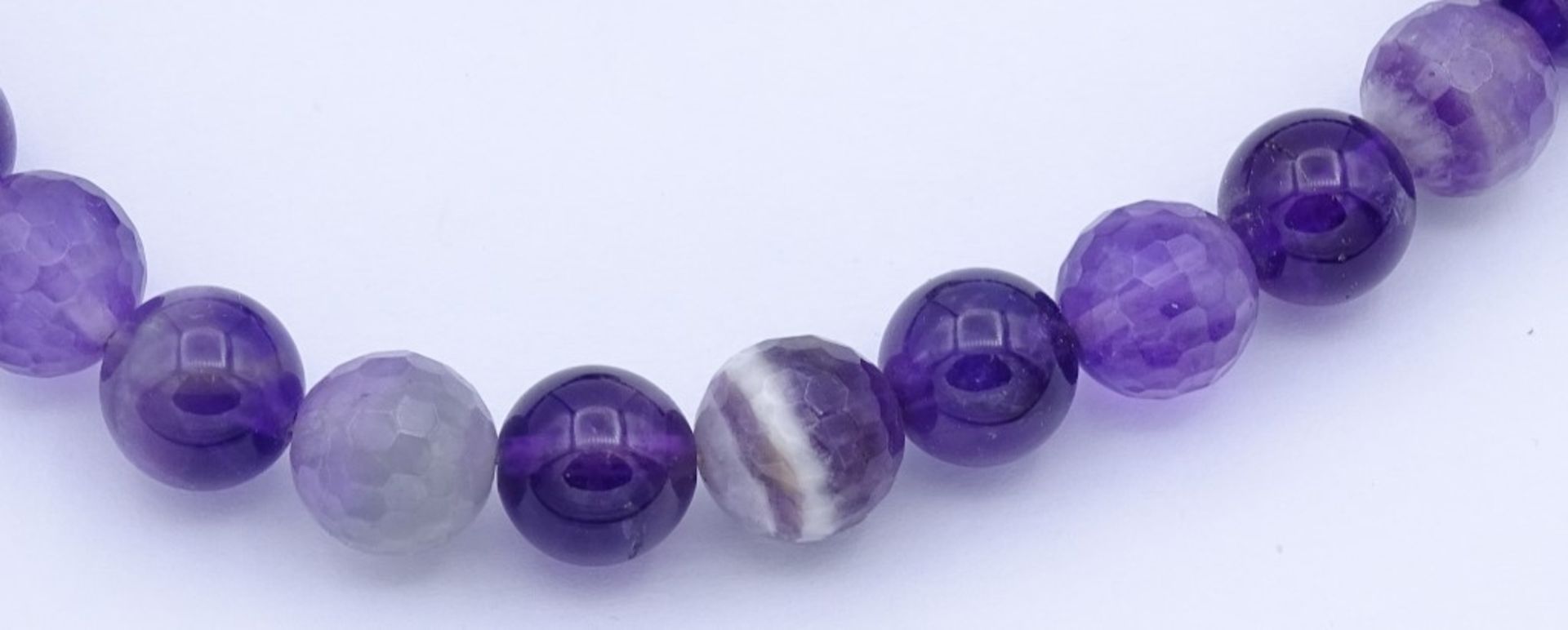 Halskette mit rund.facc.Amethystkugeln,versilberte Magnetschließe.ca.L- 45cm - Bild 3 aus 3