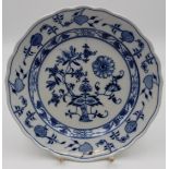 Teller, Stadt Meissen, Zwiebelmuster, Rand 1x bestossen, D-24,5cm.