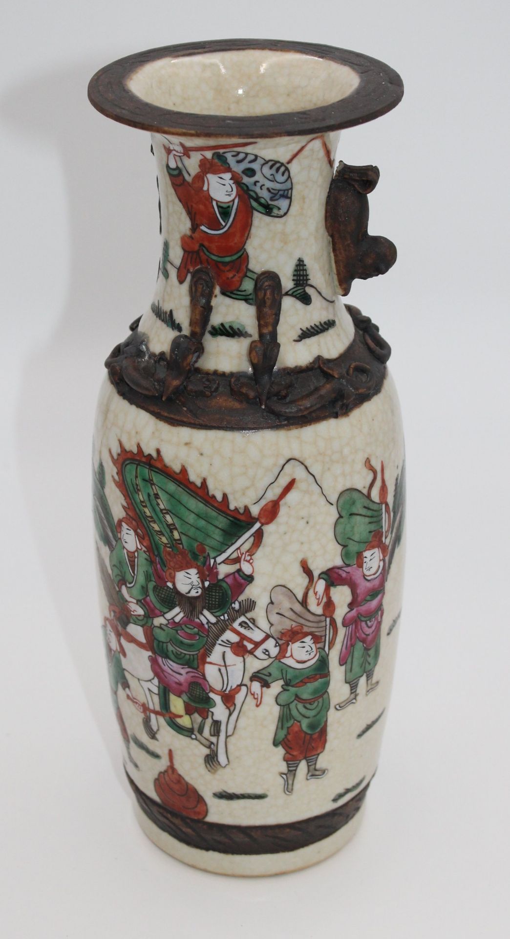 hohe Vase, Japan, Kriegerszenen, gemarkt, 1x Handhabe fehlt (aber restauriert), H-29cm. - Bild 4 aus 5