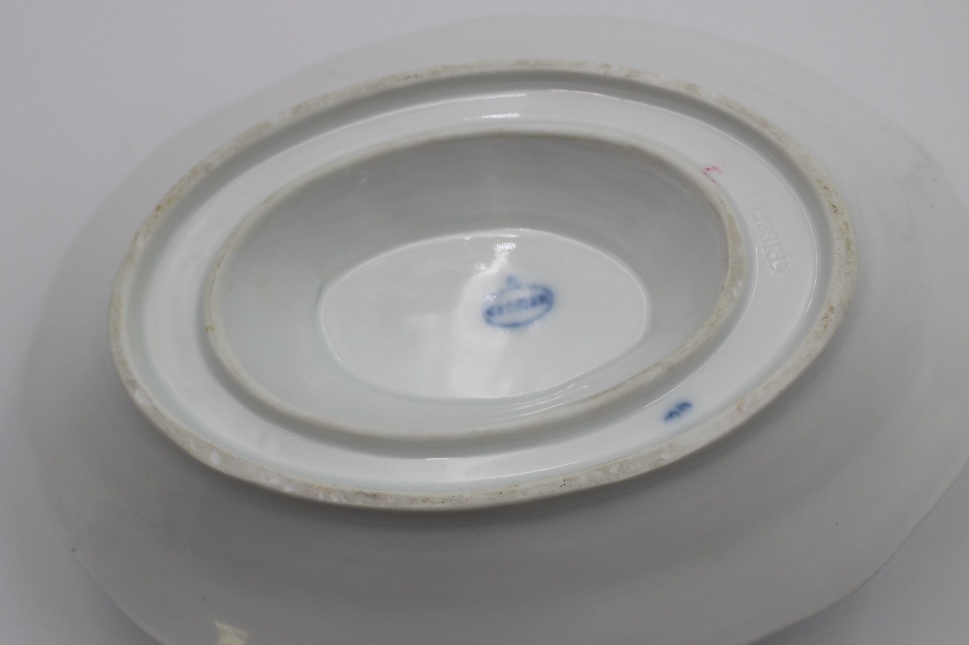 Sauciere, Stadt Meissen, Zwiebelmuster, Rand wohl restauriert (beschliffen?), H-9,5cm B-21,5cm. - Bild 5 aus 6