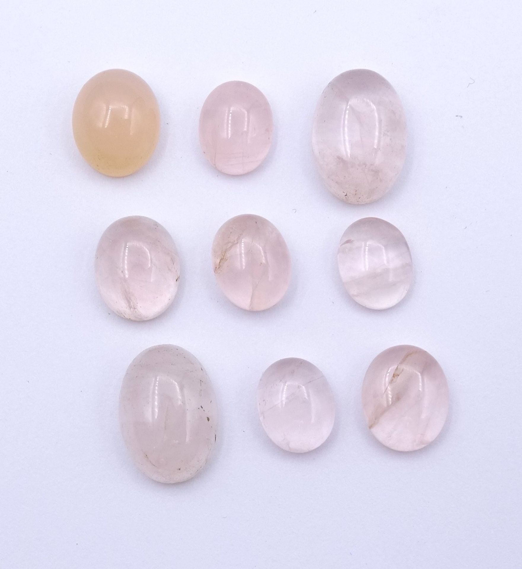 Konvolut Rosenquarz Cabochons, zus. 37,20ct.