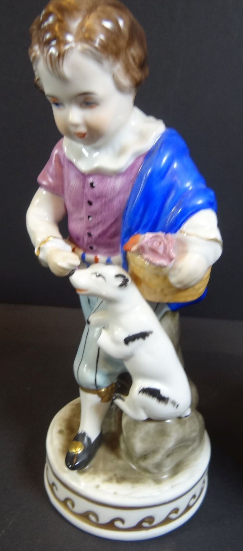 Porzellanfigur "Royal" Kinderpaar mit Tieren, handbemalt, H-16 cm, - Image 3 of 5