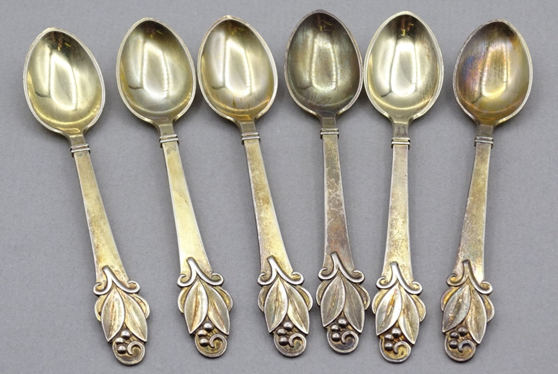 6 Moccalöffel, Copenhagen (19) 38, Silber - vergoldet, L. 9,5cm, zus. 50,4g. Alters- und Gebrauchss