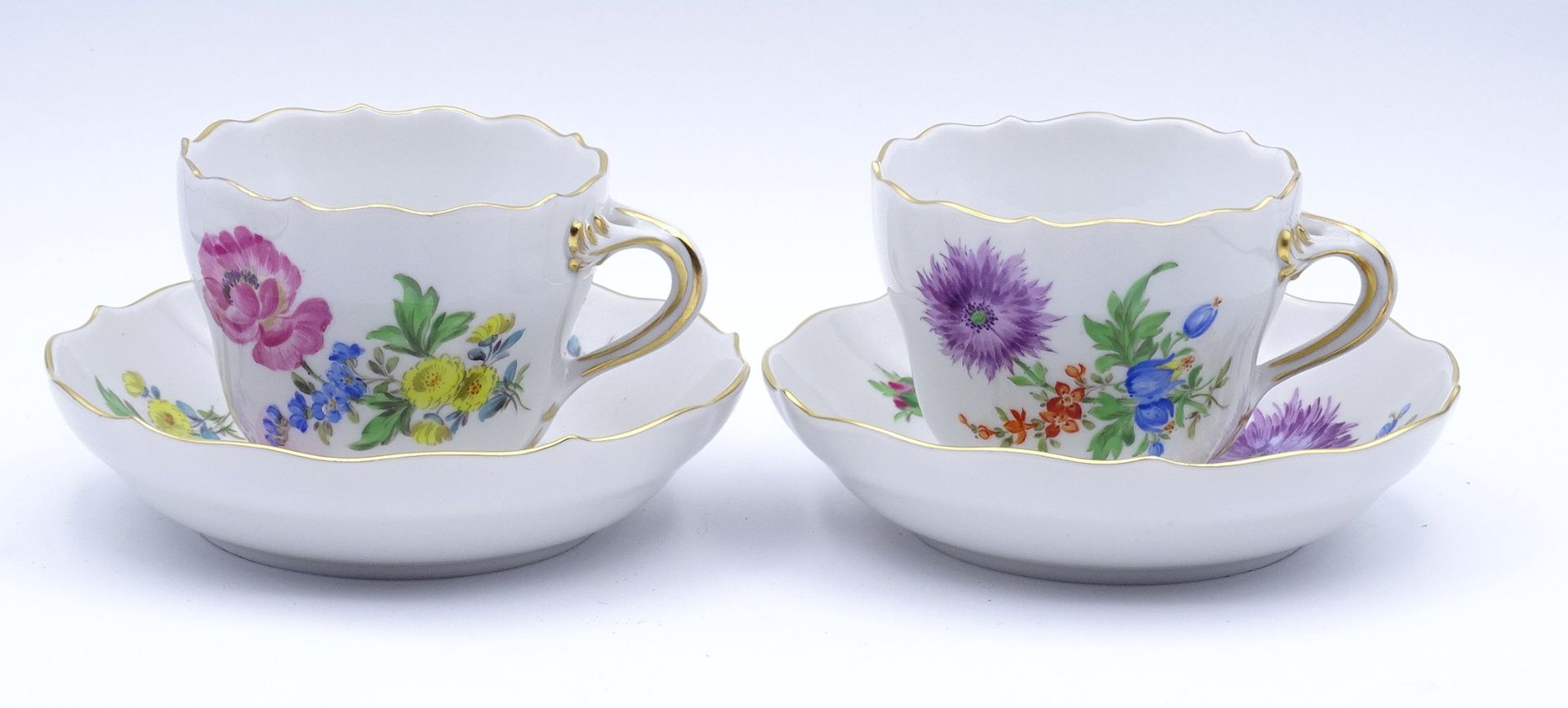 2 Mokka Tassen mit U.T. Meissen, Schwertermarke, 1.Wahl, florales Dekor, Goldbemalung, H. 6,0cm, u - Image 2 of 5