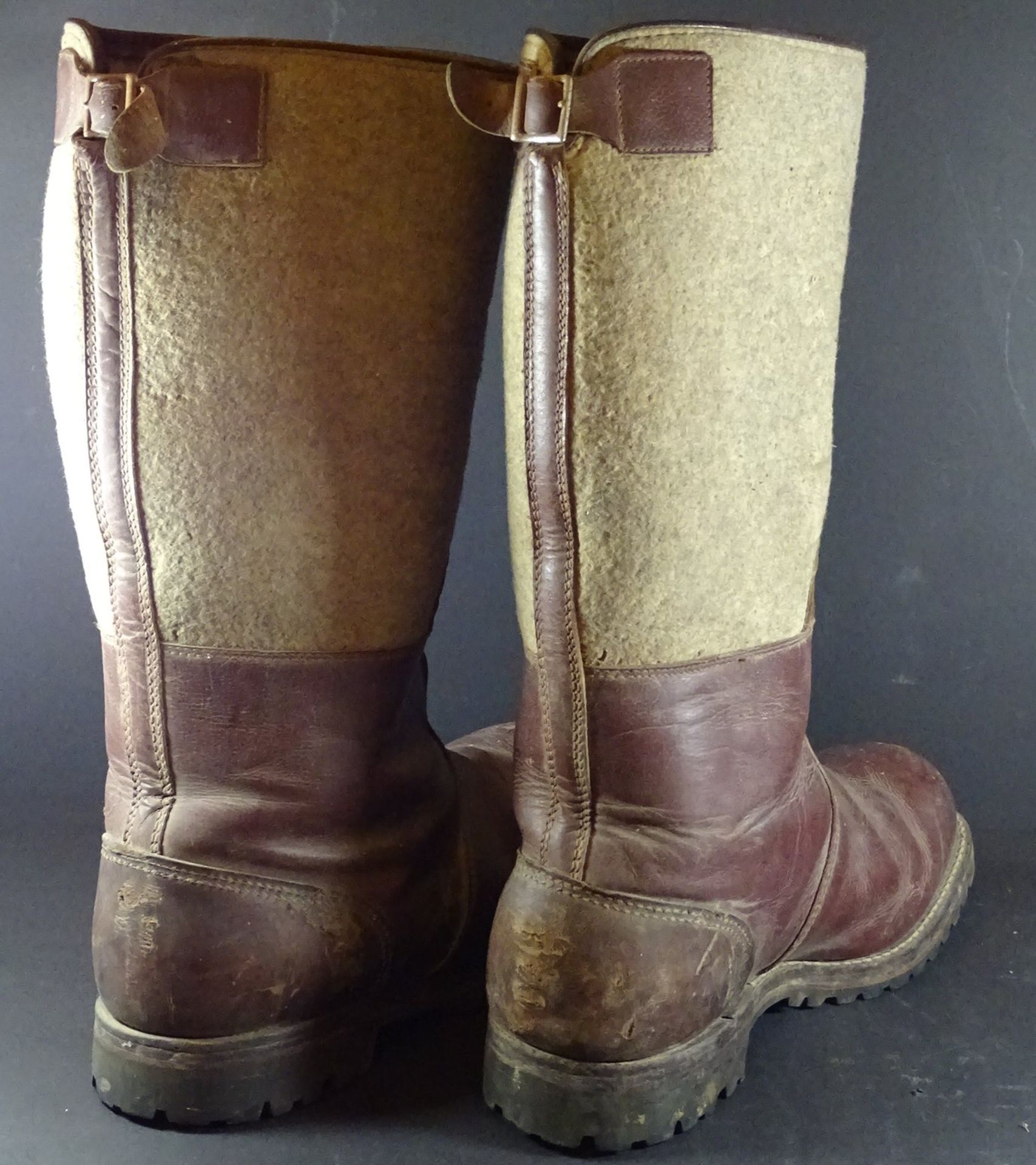 Paar Filzstiefel,braunes Leder, (Wachstiefel) H. 39cm, Alters- und Gebrauchsspuren - Bild 4 aus 6