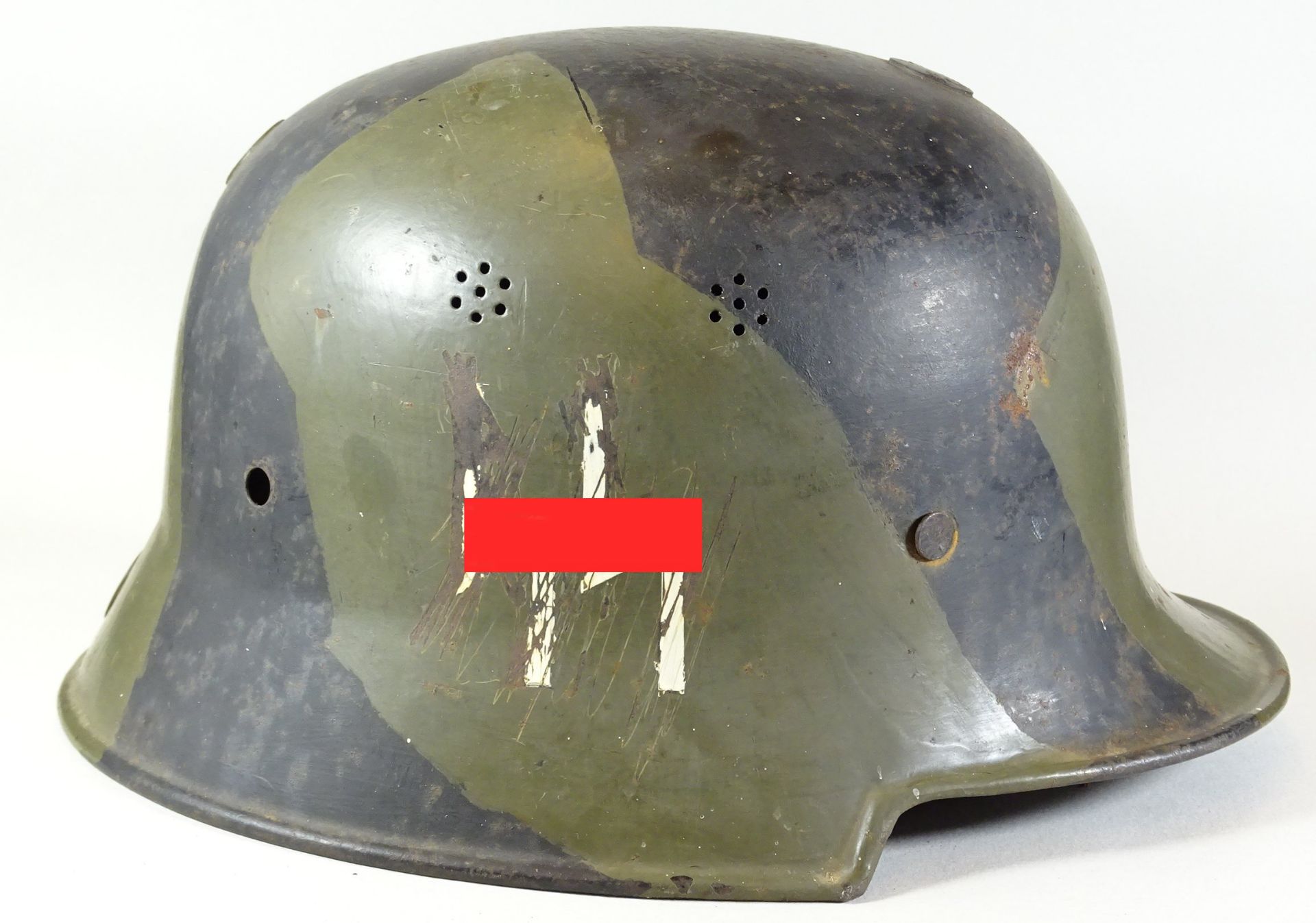 2.WK Stahlhelm innen gestempelt, DRP Thale K?, seitlich SS Abzeichen (nicht vorschriftmäßig) mögl.H