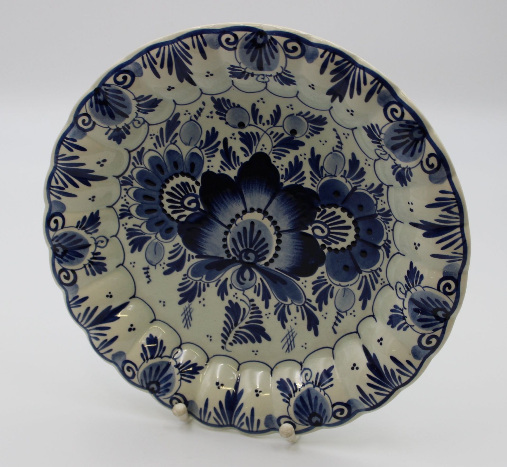 Wandteller, Delft blue, florale Bemalung, D-24,5cm.