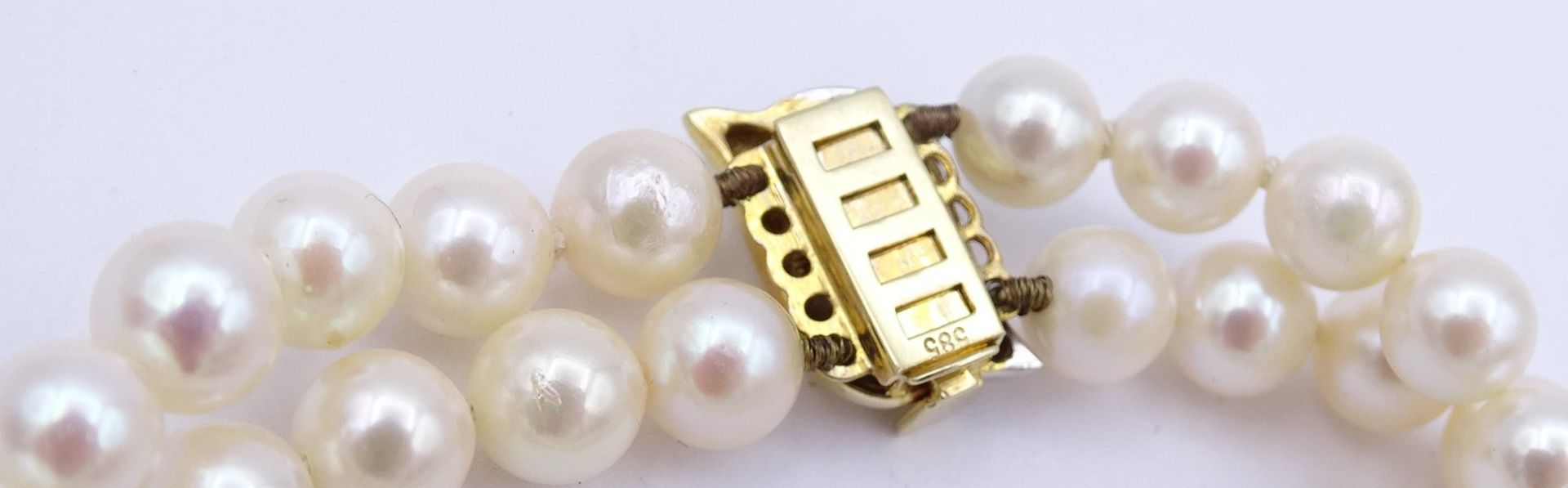 2-reihiges Perlen Armband mit einer bicolor Goldschließe 0.585, diese besetzt mit Brillanten,L. 18, - Image 3 of 3