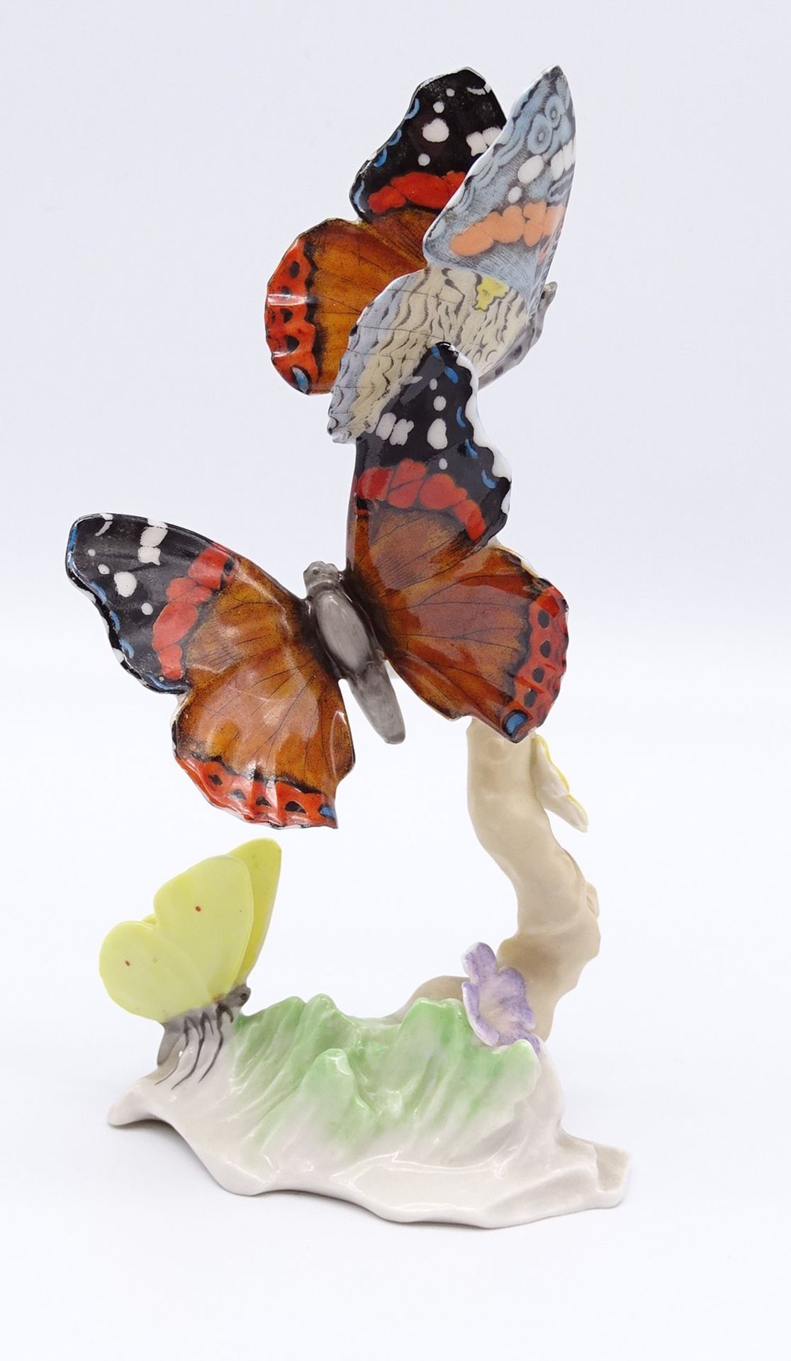 Lorenz Hutschenreuther Figur, Schmetterlinge, Entwurf Hans Achtziger, H. 14,5cm - Image 2 of 8