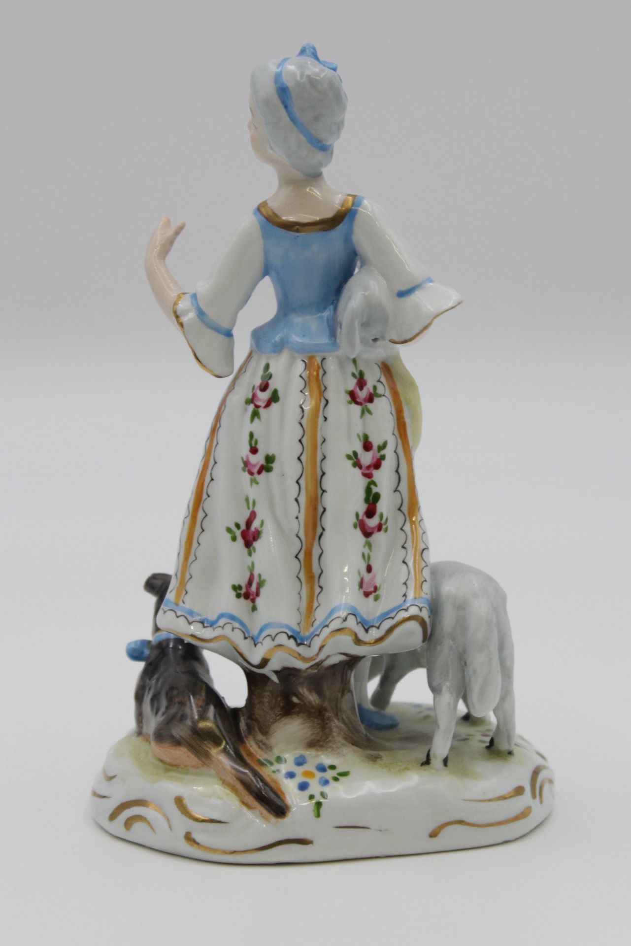 Figur, gemarkt, Dame mit Lamm, Schaf und Hund, polychrome Bemalung, Hand und Hundeohr bestossen, H- - Image 3 of 5