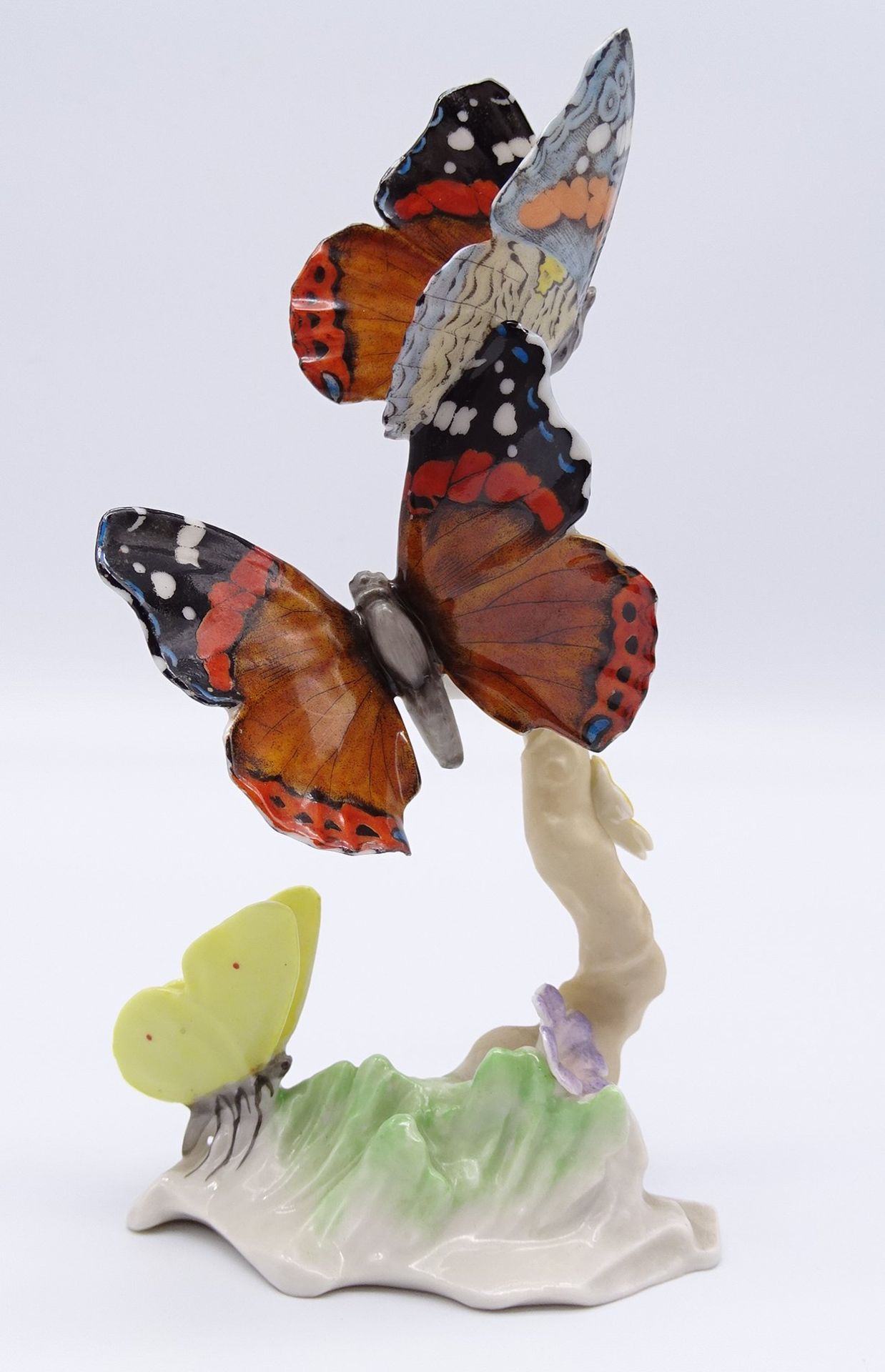 Lorenz Hutschenreuther Figur, Schmetterlinge, Entwurf Hans Achtziger, H. 14,5cm - Image 5 of 8