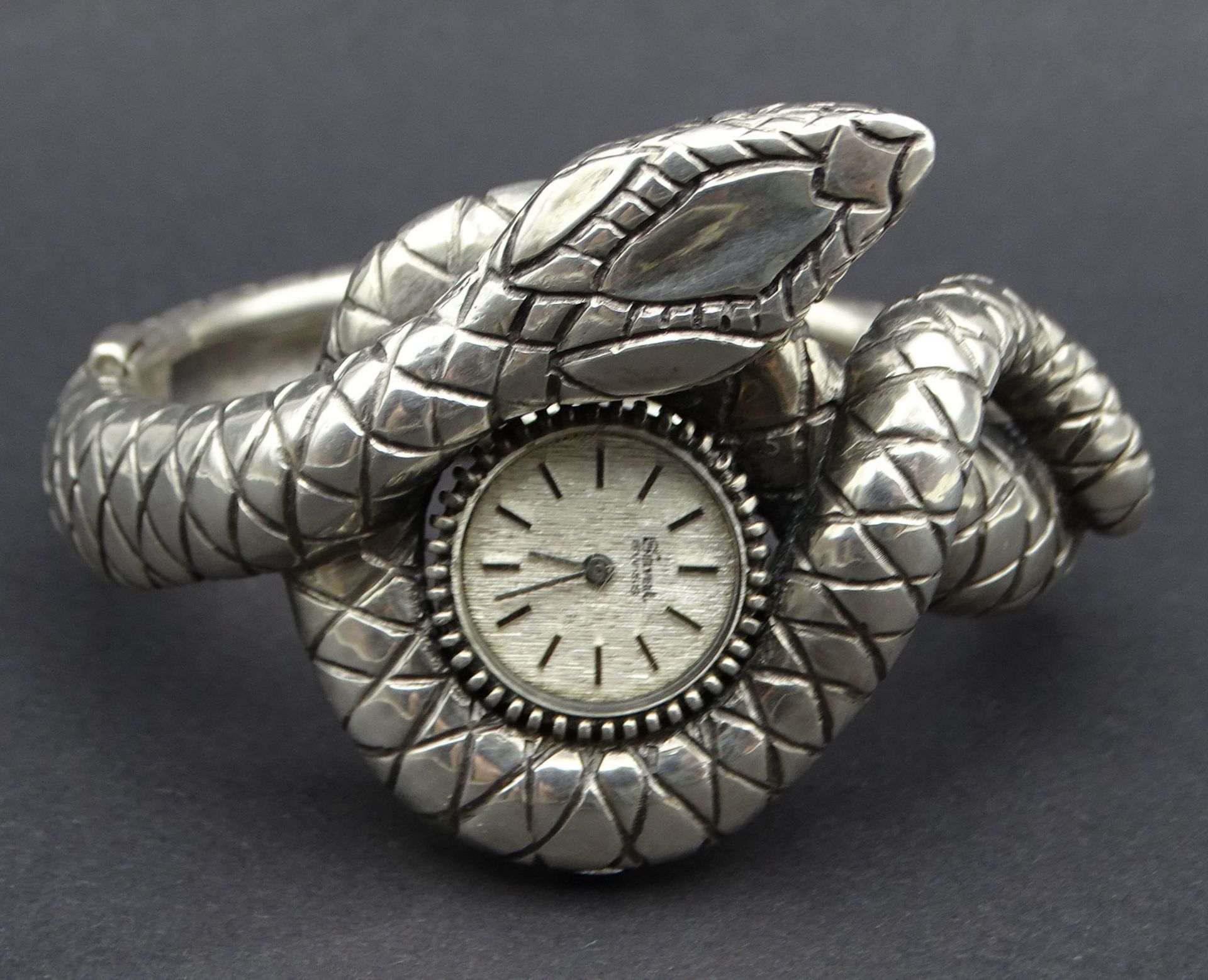 Damenuhr in Schlangenarmspange, Gehäuse: 835er-Silber, Spange: 900er-Silber, Quartzwerk, B. 4 cm, Ø
