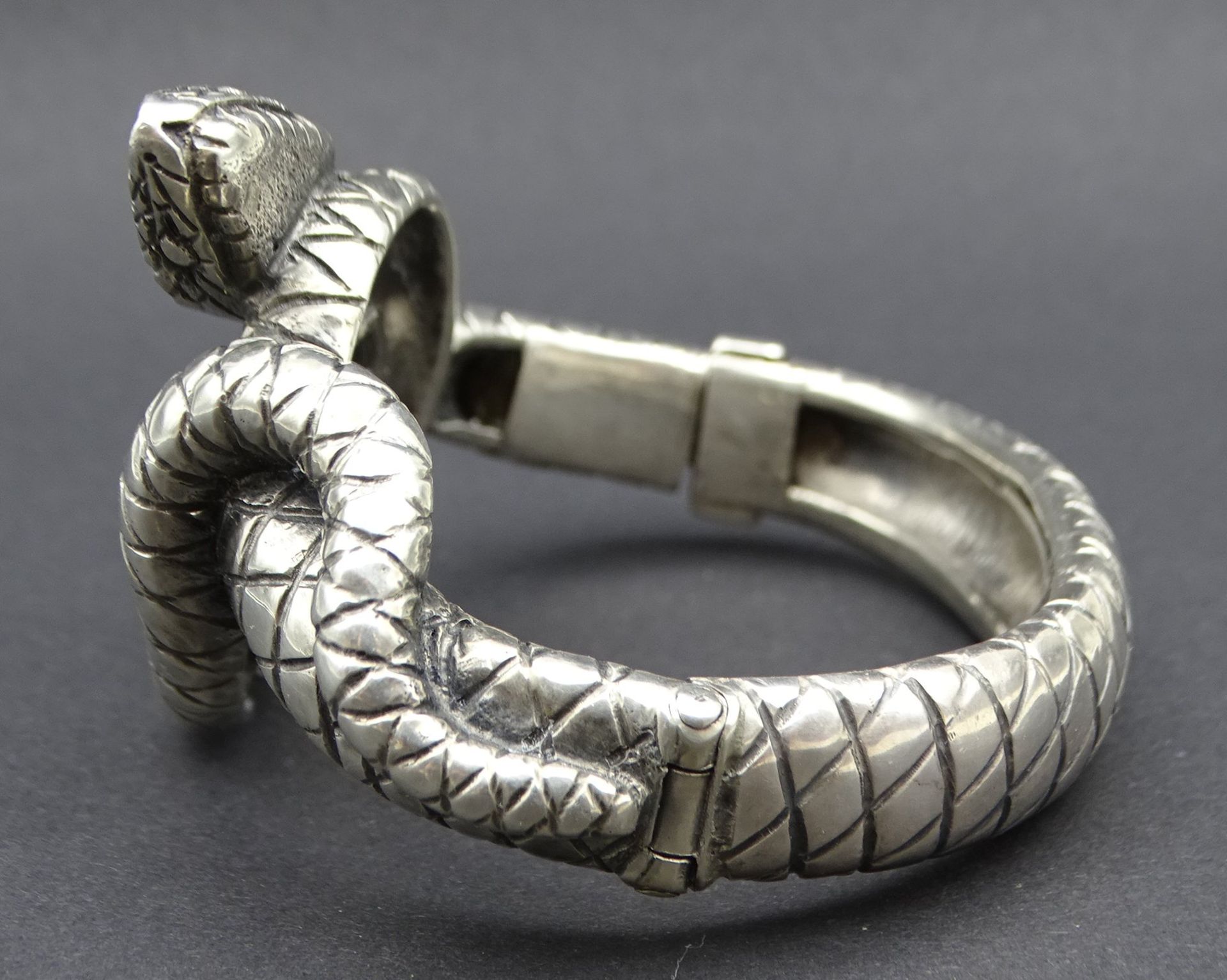 Damenuhr in Schlangenarmspange, Gehäuse: 835er-Silber, Spange: 900er-Silber, Quartzwerk, B. 4 cm, Ø - Bild 3 aus 8