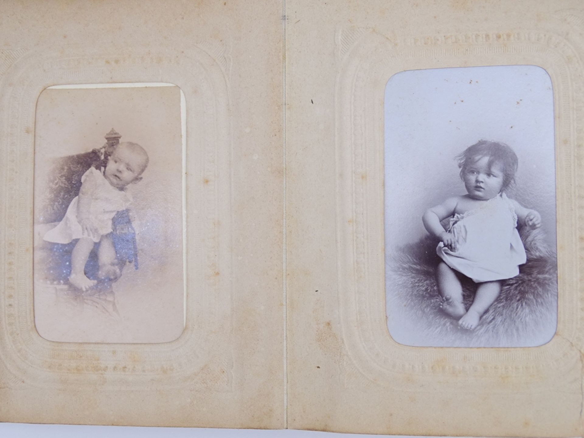 Fotoalbum, um 1900, mit 37 Porträtaufnahmen, ca. 12 x 15 x 5,5 cm, mit Altersspuren, Einband lose - Bild 6 aus 14