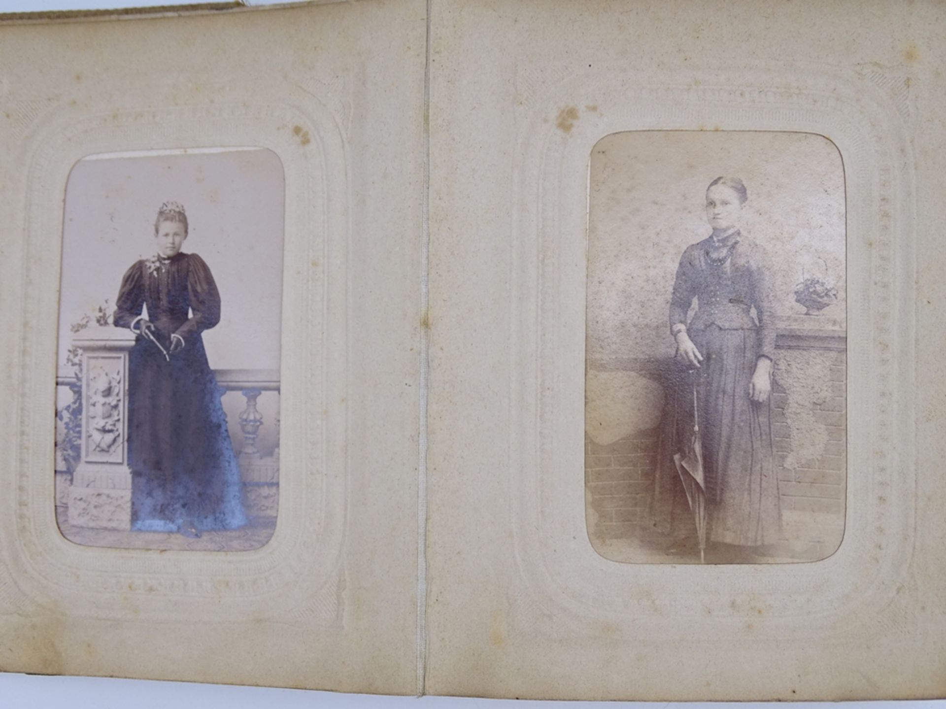 Fotoalbum, um 1900, mit 37 Porträtaufnahmen, ca. 12 x 15 x 5,5 cm, mit Altersspuren, Einband lose - Bild 5 aus 14