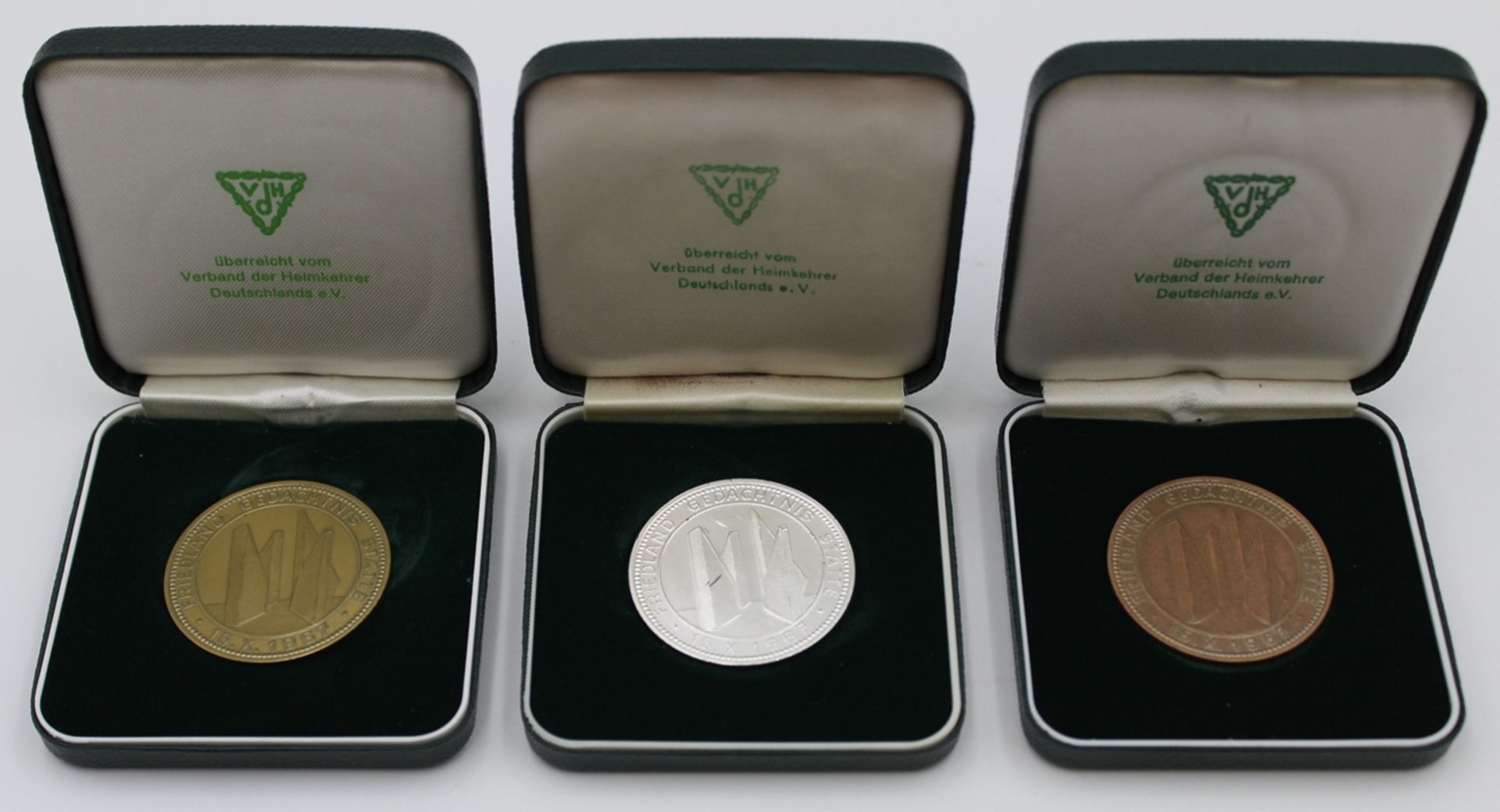 3x Medaille, Gedächnis Stätte Friedland, je in orig. Etui