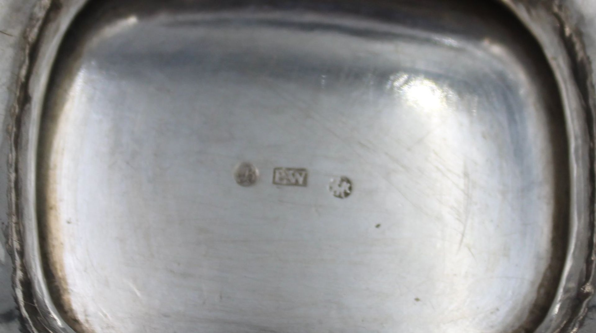Silberschale auf Stand, 19. Jhd., ca. 560gr. ,  mittig eingedrückt und gerissen, H-9cm B-33cm T-22c - Bild 4 aus 4