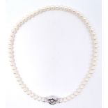 Perlenkette mit 925er-Silberverschluss in OVP, ungetragen, L. 44 cm