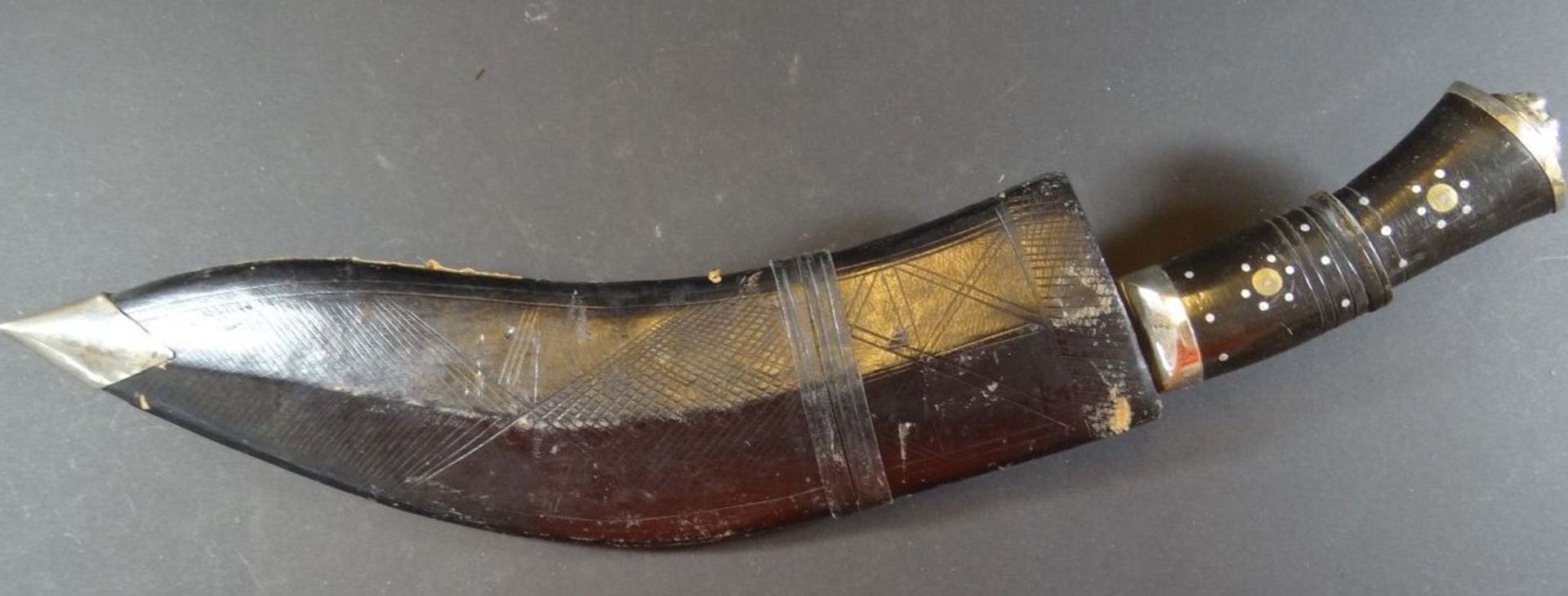 arabischer Krummdolch mit 2 kl. Messern, Lederscheide, L-40cm