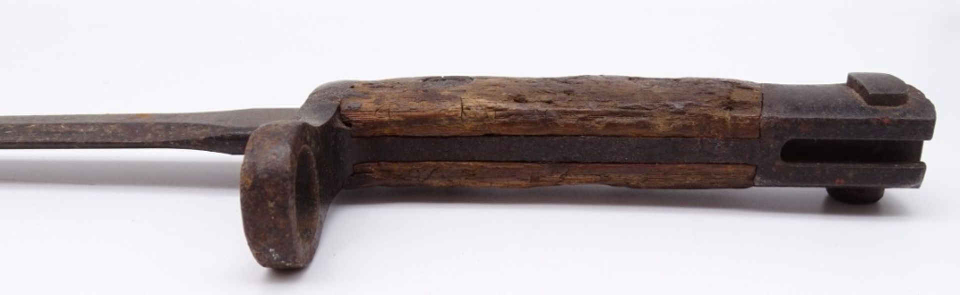 Altes Bajonett mit Holzgriff, L. 56, starke Altersspuren - Bild 3 aus 6
