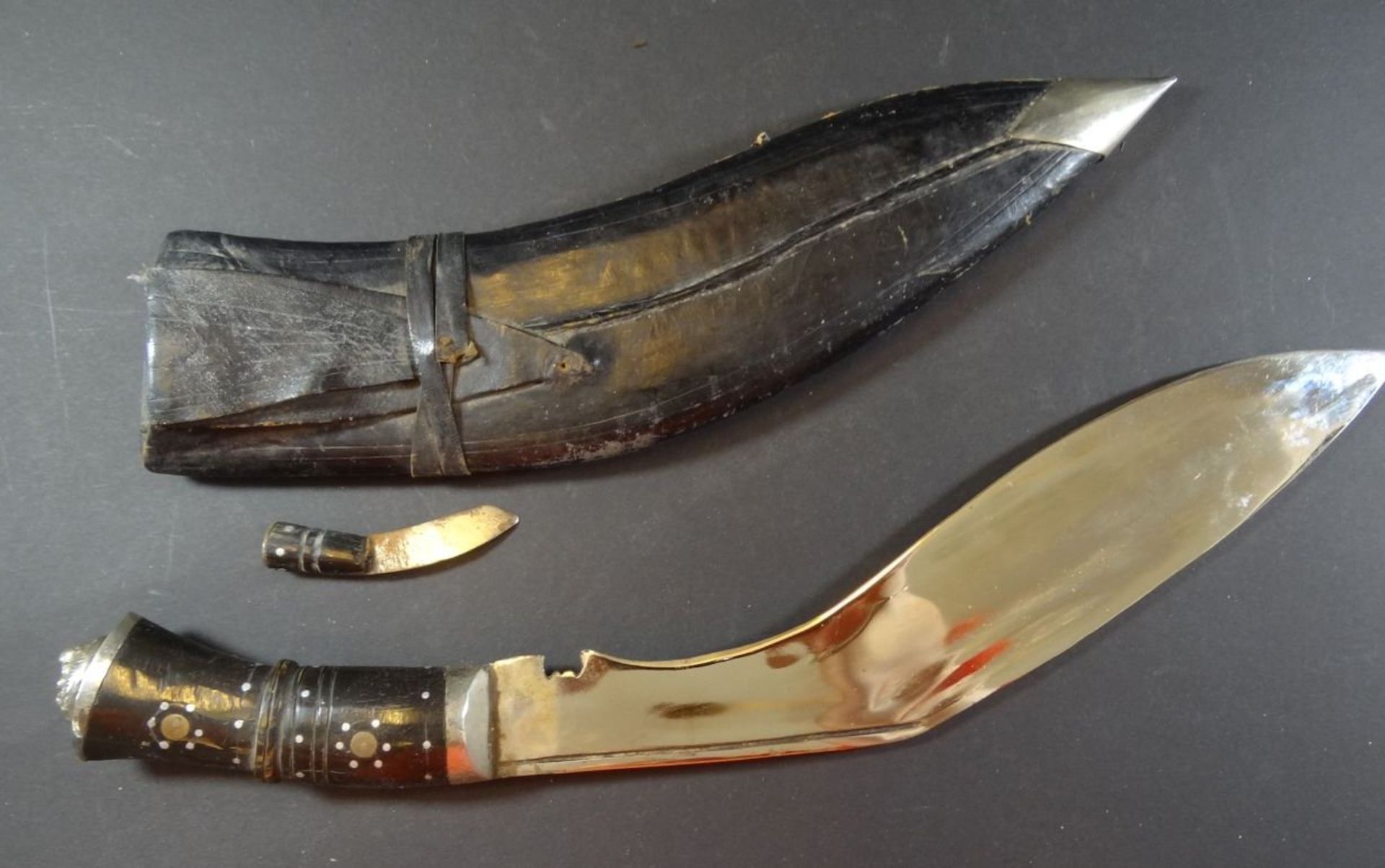 arabischer Krummdolch mit 2 kl. Messern, Lederscheide, L-40cm - Bild 4 aus 7