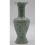 Vase, wohl Korea, gemarkt, florales Dekor, H-21,5cm.