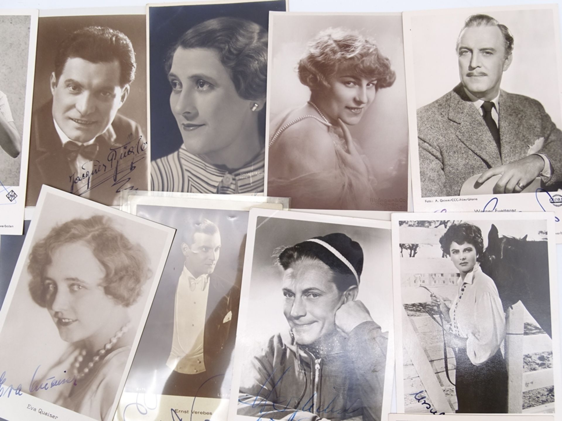 19 signierte Autogrammkarten deutscher Filmstars um 1950, teilweise leichte Altersspuren - Bild 6 aus 7