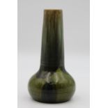 Jugendstil-Vase, Mutz Altona, grauer Scherben mit grüner Glasur, Nr. 187, leider oberer Rand bestos