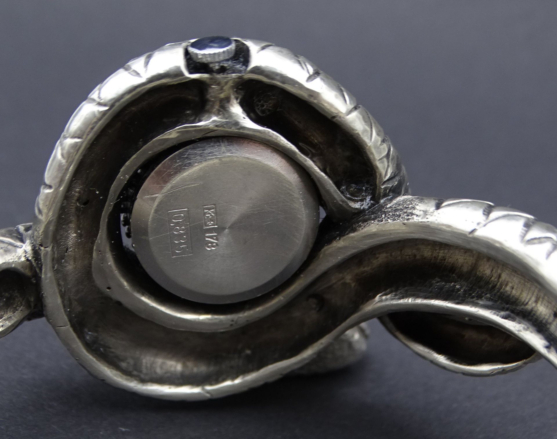 Damenuhr in Schlangenarmspange, Gehäuse: 835er-Silber, Spange: 900er-Silber, Quartzwerk, B. 4 cm, Ø - Bild 6 aus 8