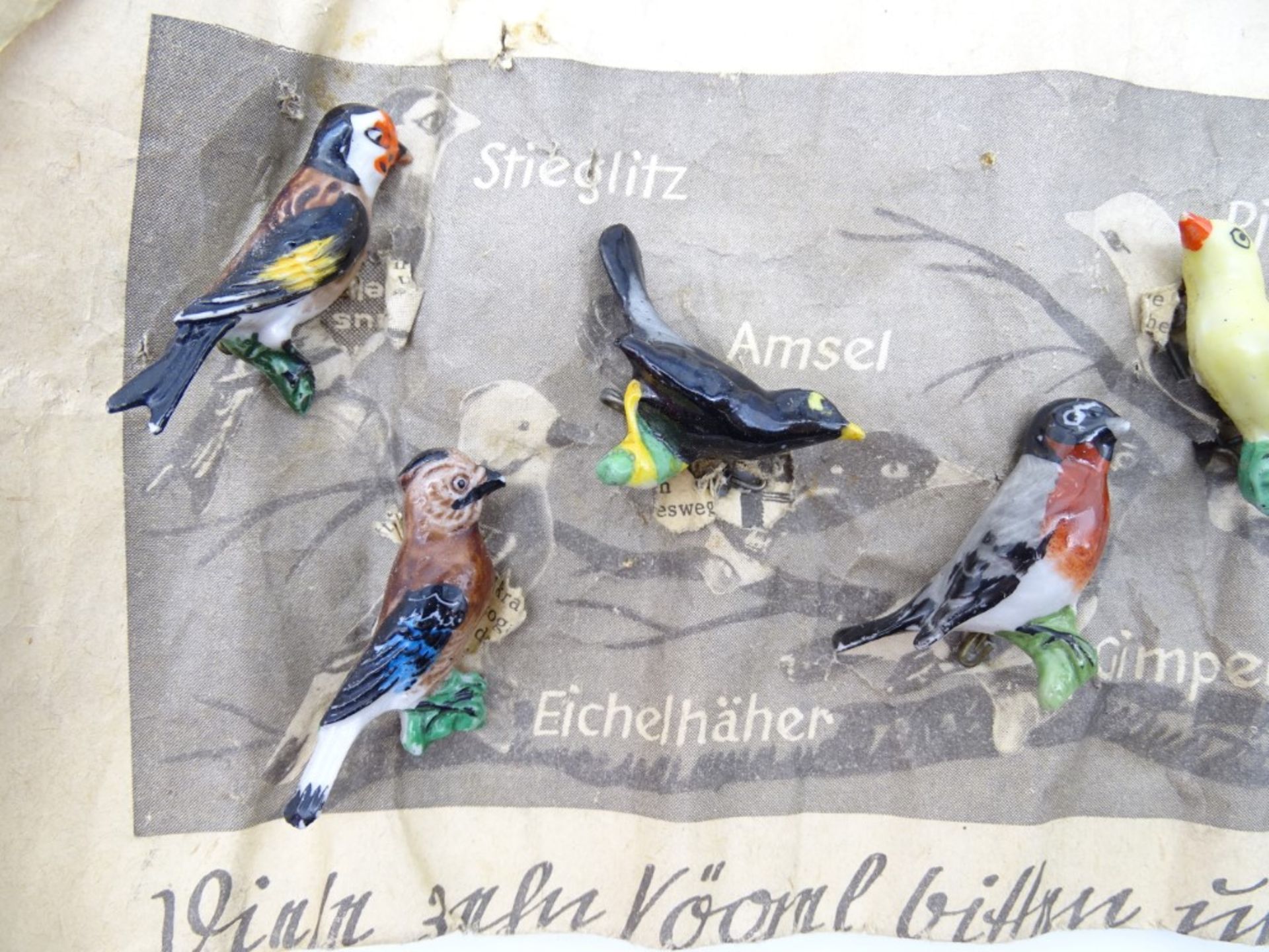 Konvolut WHW, Märchenfiguren, Glasanhänger, Vogelanstecker auf Originalunterlage, 2 Märchenfiguren  - Bild 4 aus 12