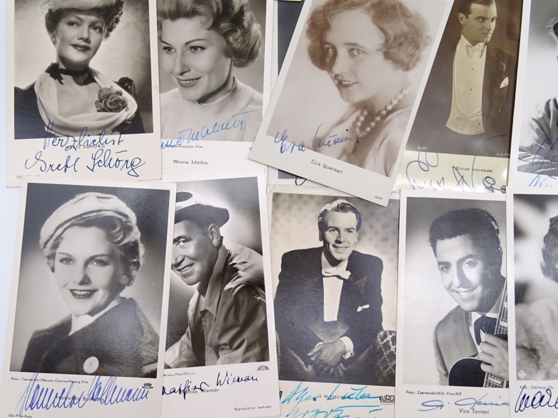 19 signierte Autogrammkarten deutscher Filmstars um 1950, teilweise leichte Altersspuren - Bild 4 aus 7