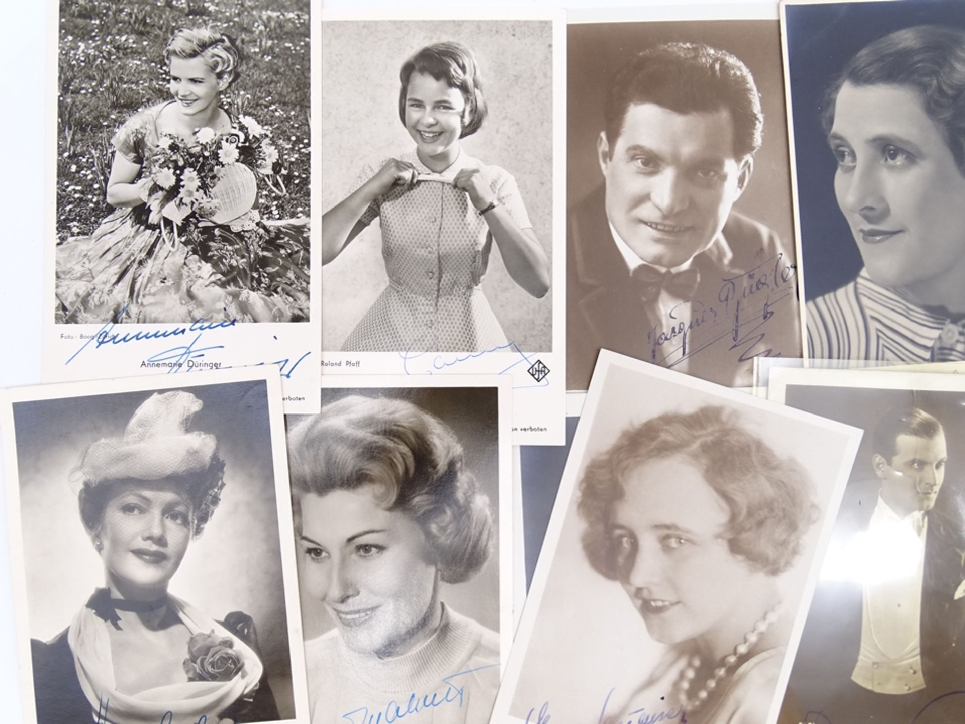 19 signierte Autogrammkarten deutscher Filmstars um 1950, teilweise leichte Altersspuren - Bild 5 aus 7