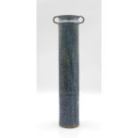 hohe schlanke Kunstkeramik-Vase, ungedeutet gemarkt, grauer Scherben m. blauer Glasur, H-33,8cm.