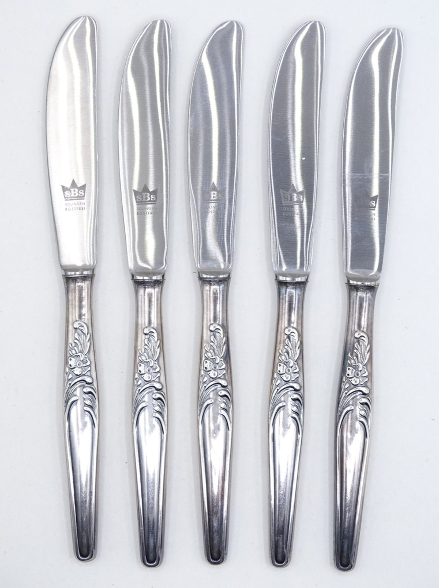 6 Buttermesser, SBS Solingen, mit 100er-Silberauflage, L. 17 cm, leicht reinigungsbedürftig - Bild 3 aus 6