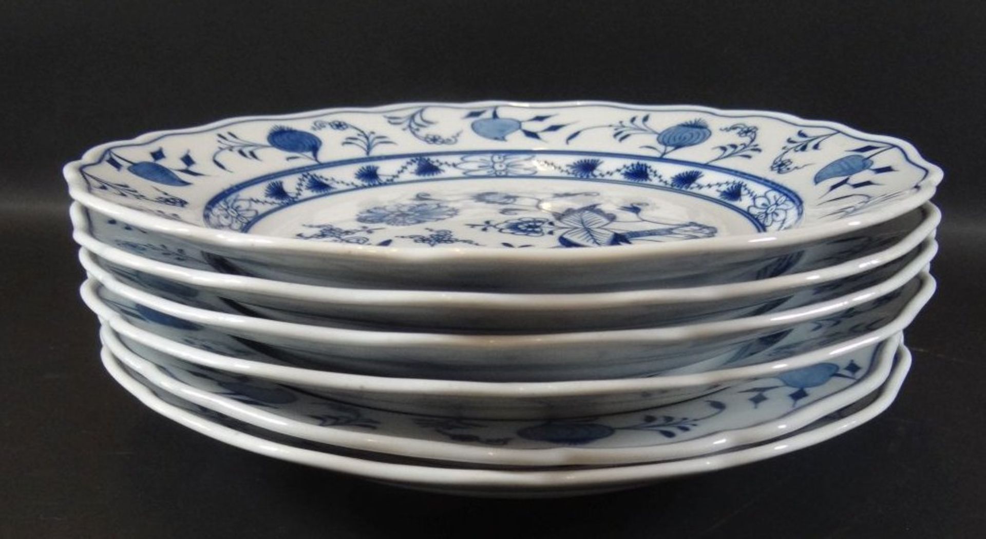 6 flache Teller "Meissen" Zwiebelmuster, D-25 cm, 2.Wahl, Knaufschwerter, 19.Jhd. 1x minim Abplatze - Bild 2 aus 5