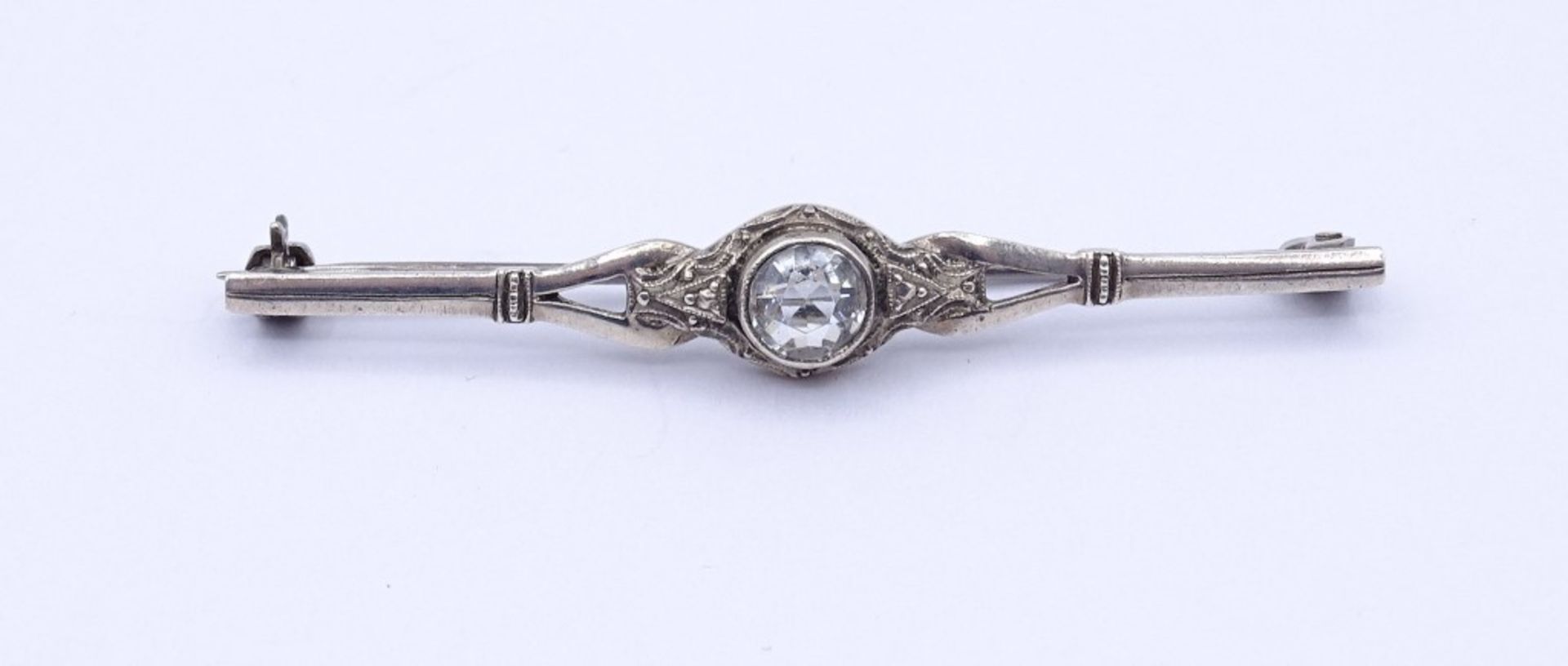 935er Silber Brosche mit einen rund facc. klaren Stein, L. 5,5cm, 3,8g. - Bild 2 aus 4