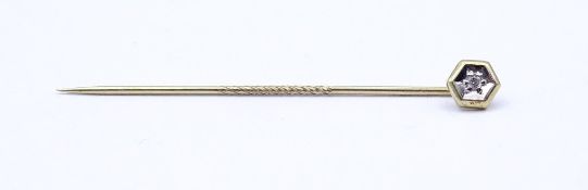 Anstecknadel Gold 0.333 mit einen rund facc. klaren Stein, L. 5,0cm, 0,72g.