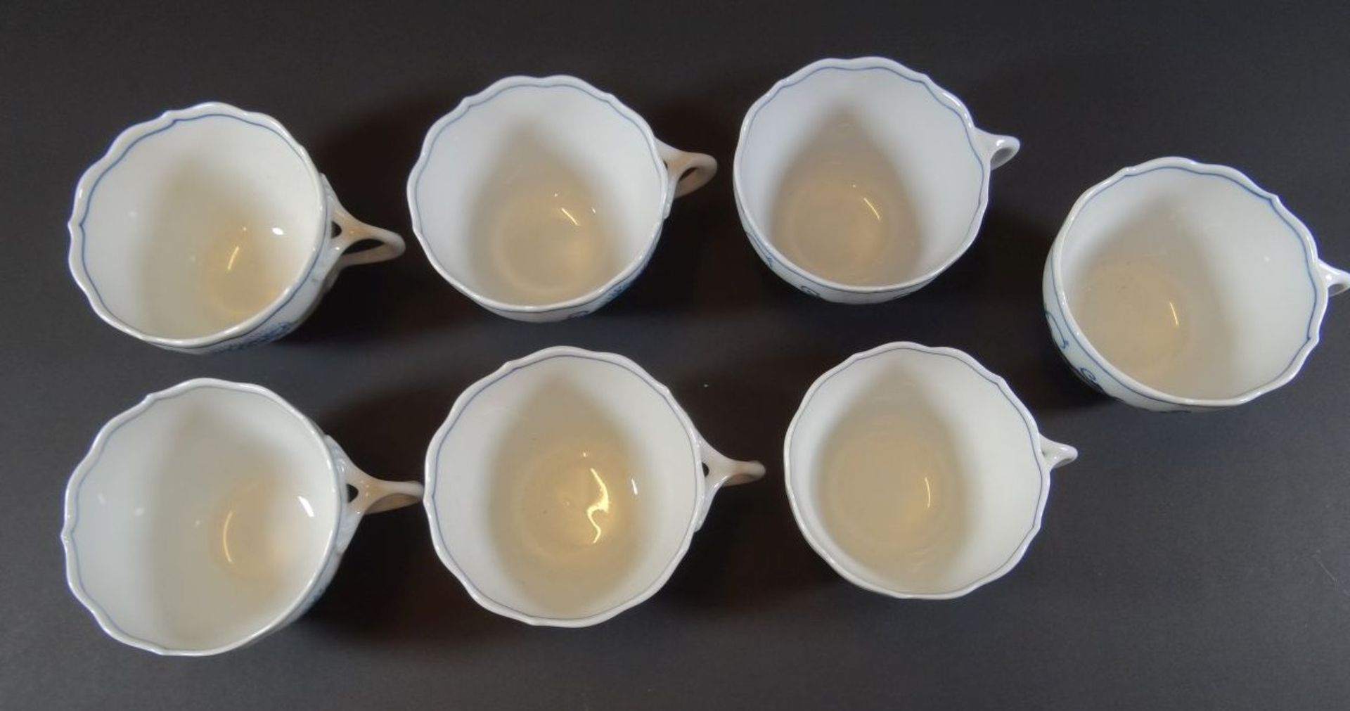 6x Kaffeetassen "Meissen" Zwiebelmuster, alle 1.Wahl, dazu  Tasse 2.Wahl und Chip - Bild 2 aus 5