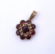 Granat Gold Anhänger 0.333 L. 2,4cm, 2,1g.