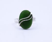 Silber Ring mit Jade, Sterling Silber 0.925, offene Ringschiene, 4,6g.,