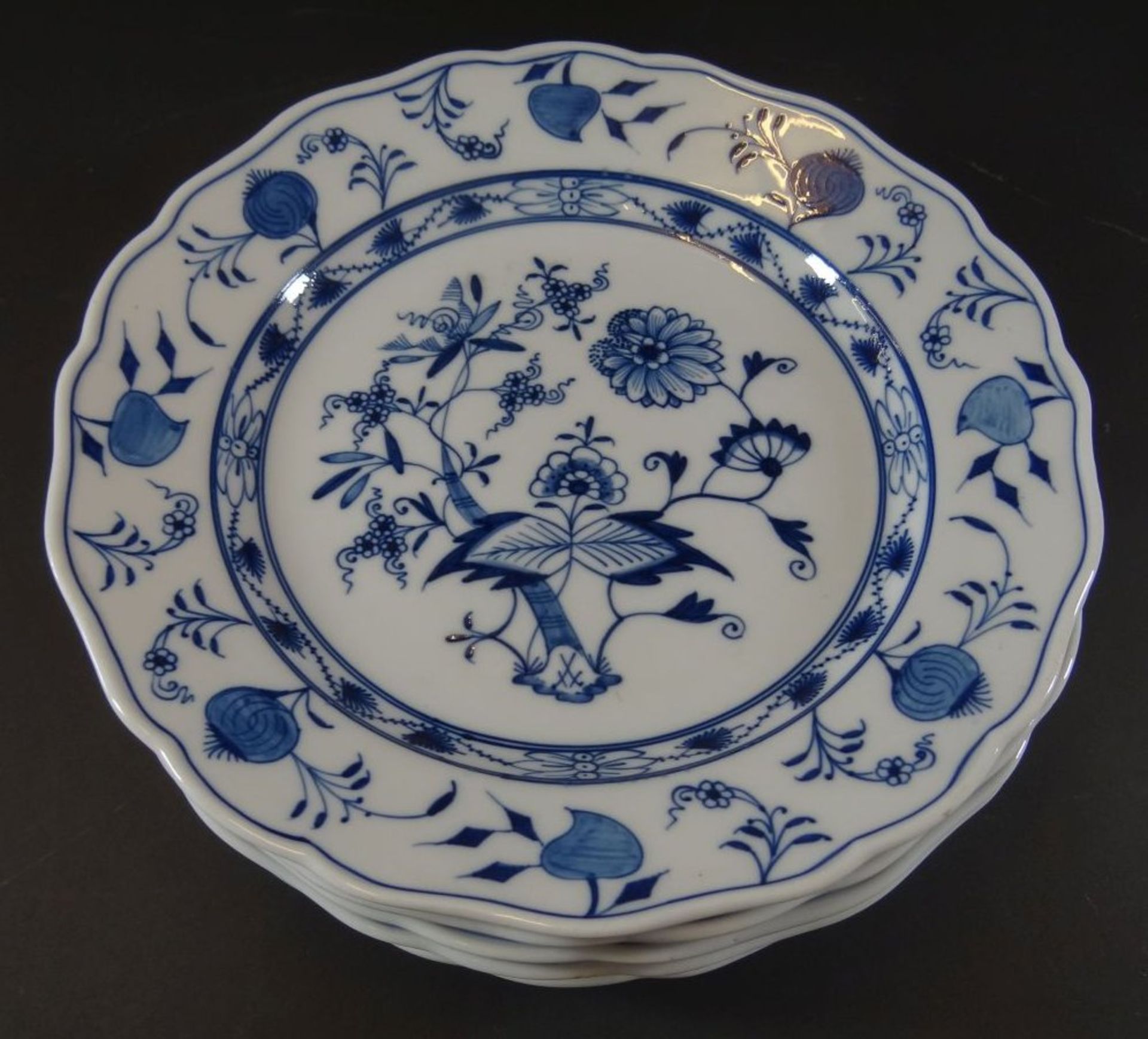 6 flache Teller "Meissen" Zwiebelmuster, D-25 cm, 2.Wahl, Knaufschwerter, 19.Jhd. 1x minim Abplatze